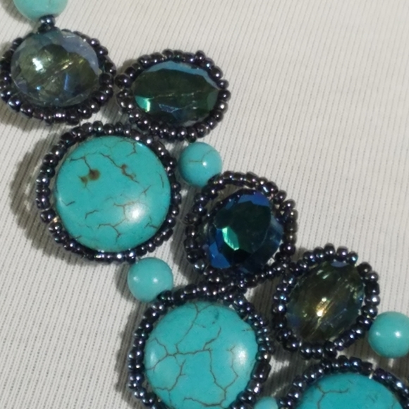 Turquoise bib necklace - Picture 7 of 8